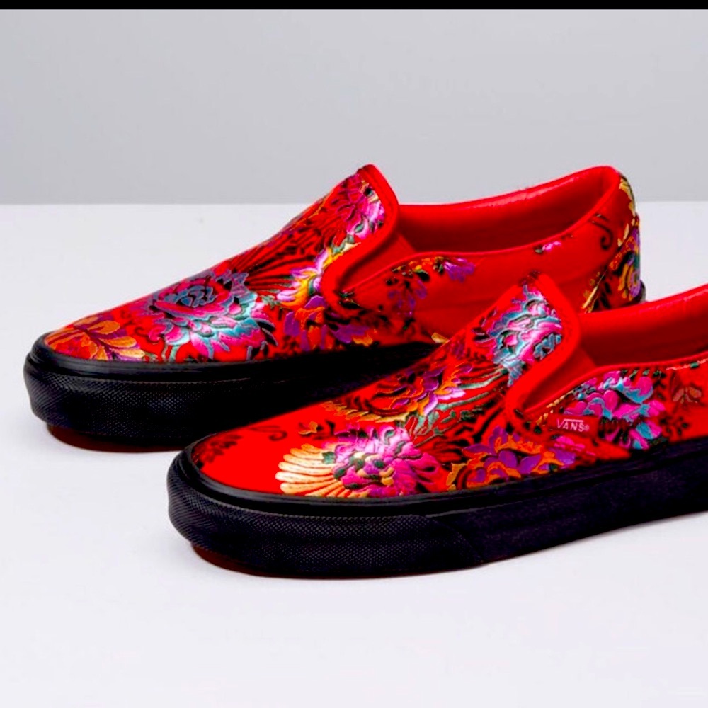 Vans classic festival slip on red satin Chinese new year women sz 5 1/2 men’s 4